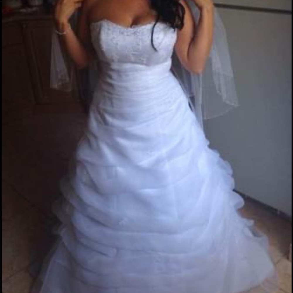 David’s Bridal Wedding Dress size 8
